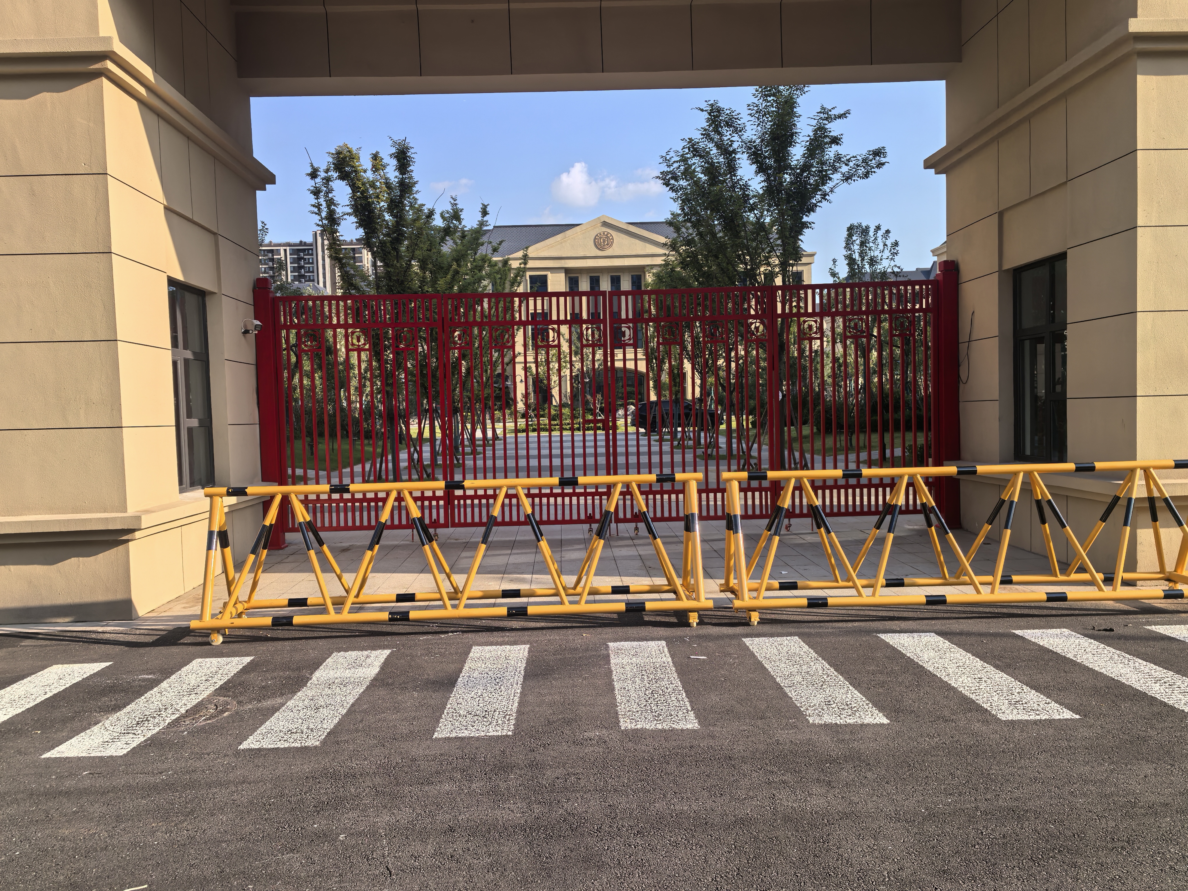 泰安市手动升降柱