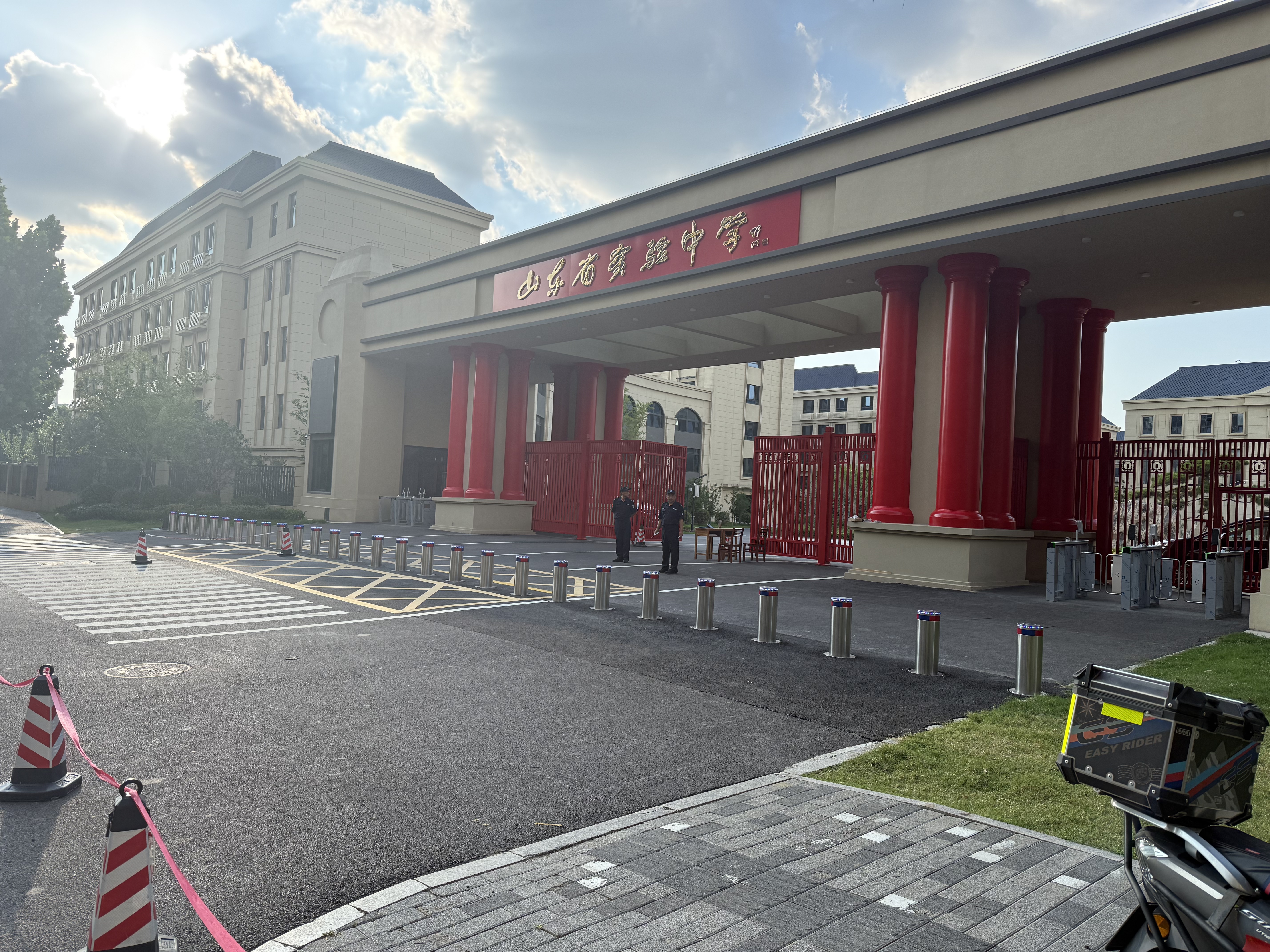 泰安市手动升降柱